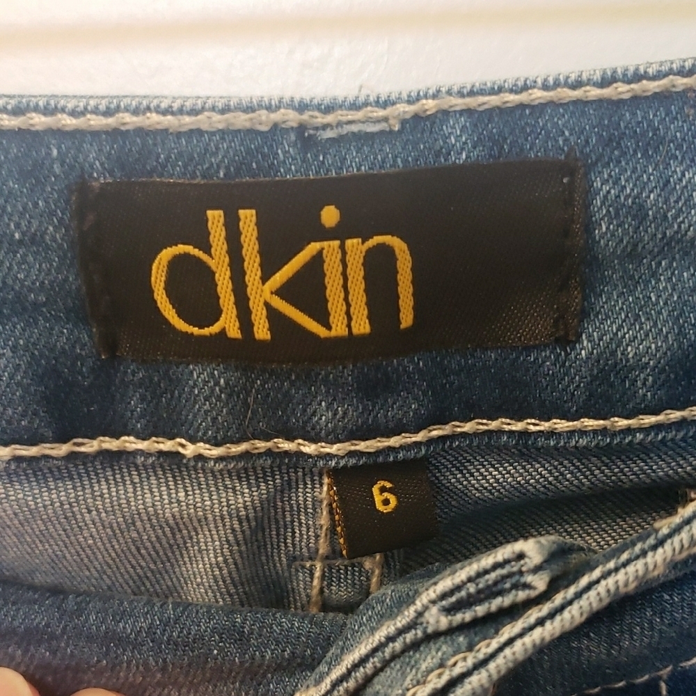 DKNY Blue Skinny Jeans with Timeless Appeal - Picture 2 of 5
